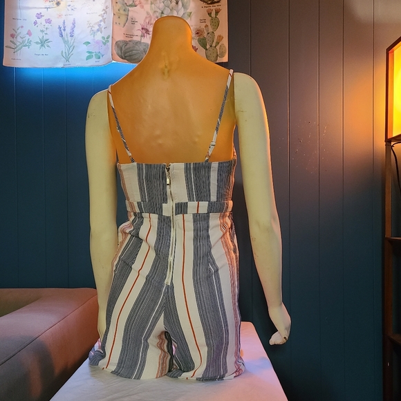 Forever 21 Sleeveles summer jumper - Picture 2 of 10